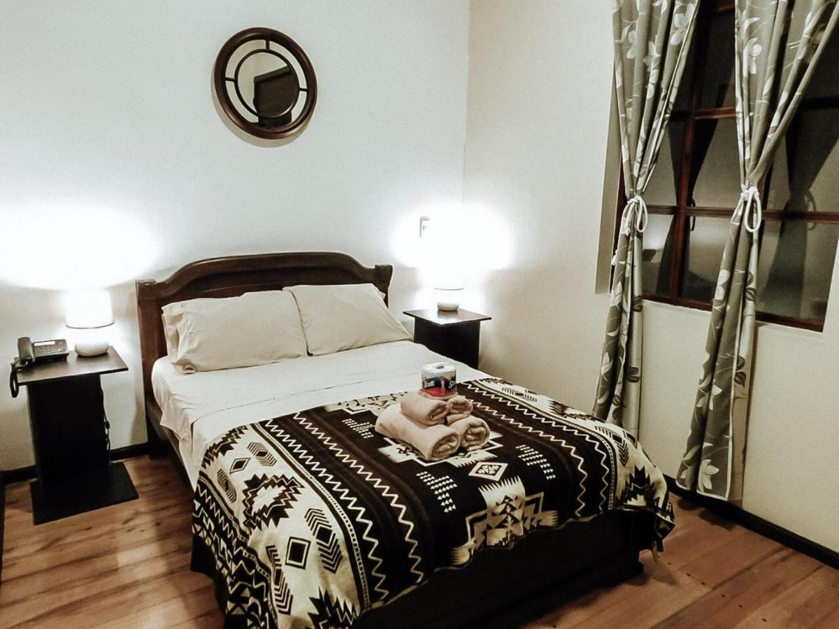 Hotel En El Centro Historico クエンカ エクステリア 写真