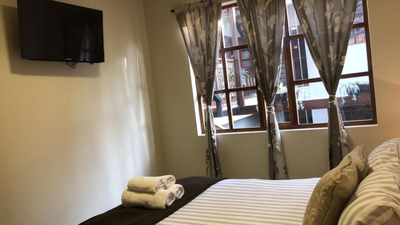 Hotel En El Centro Historico クエンカ エクステリア 写真