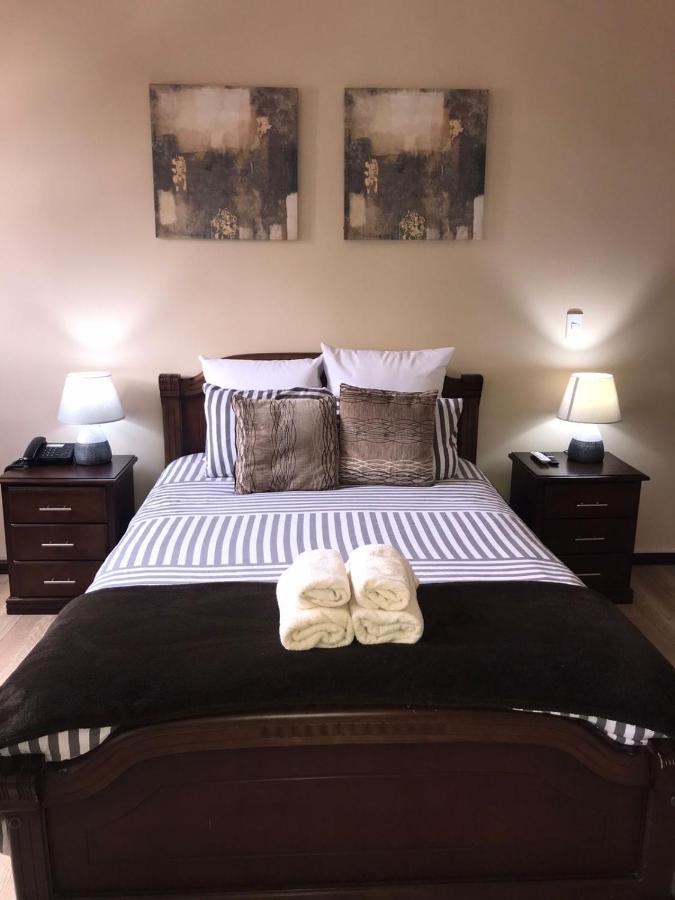 Hotel En El Centro Historico クエンカ エクステリア 写真